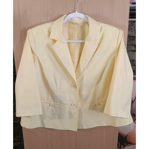 Dressbarn 16W Ladies Yellow Blazer Short Length Faux Front Pockets 2-Button - Picture 1 of 5
